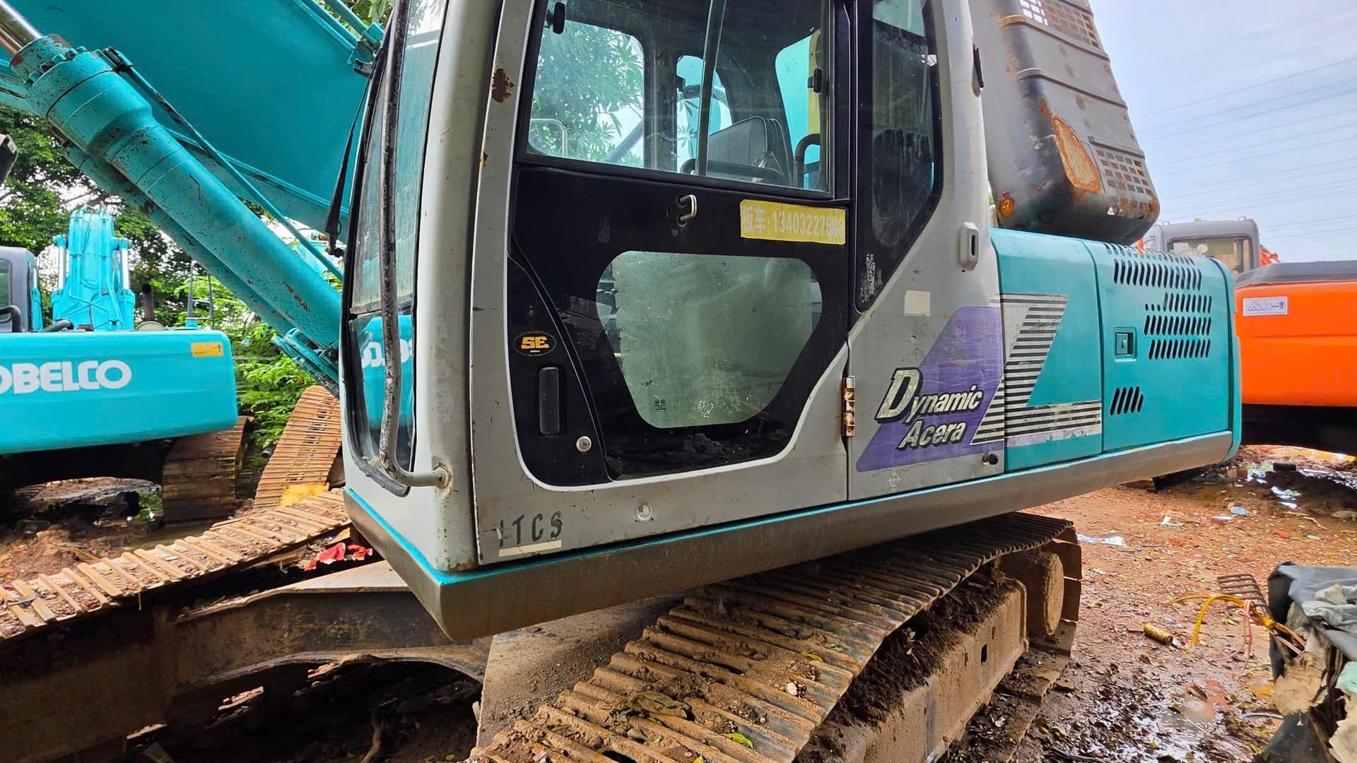Máy Xúc KOBELCO Sk230-6