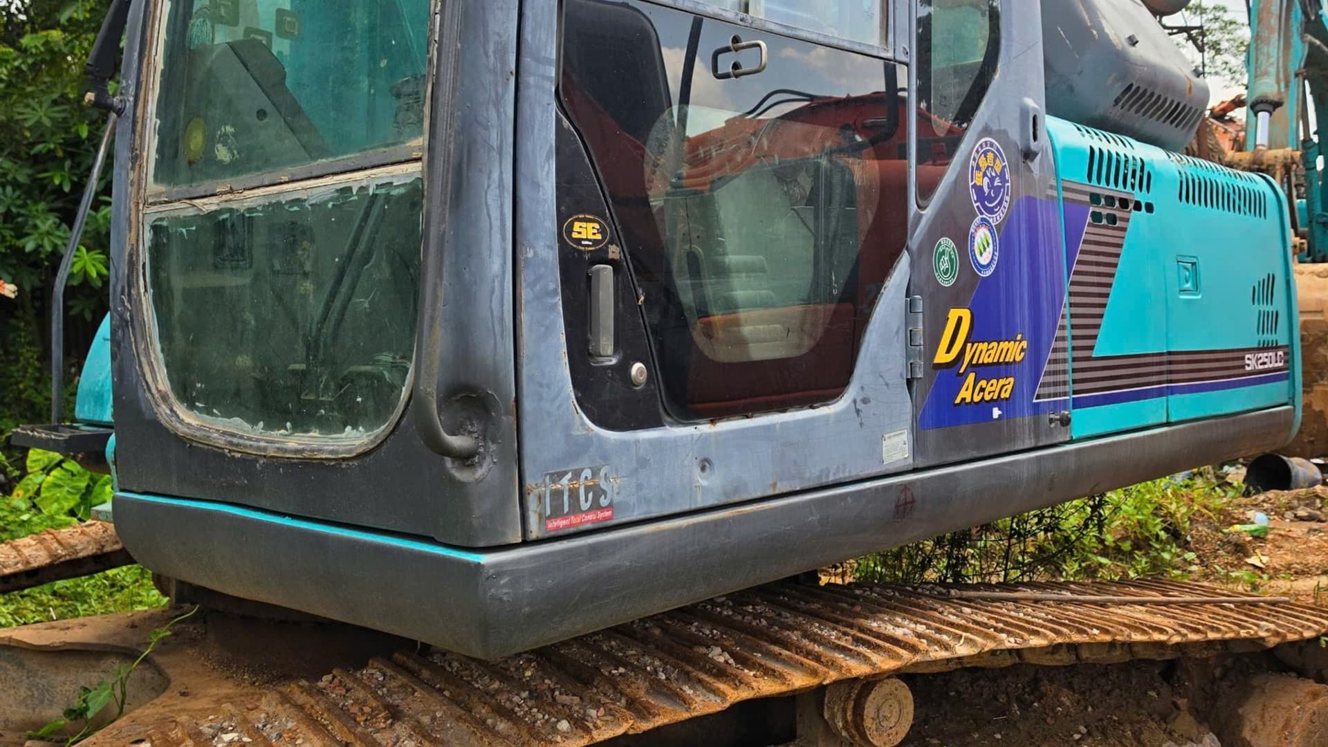 Máy Xúc KOBELCO SK 230-6