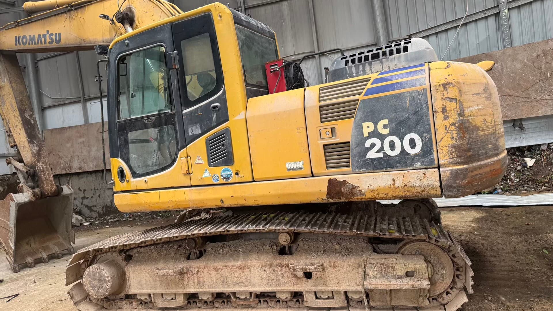 Máy Xúc KOMATSU PC 200-8N1