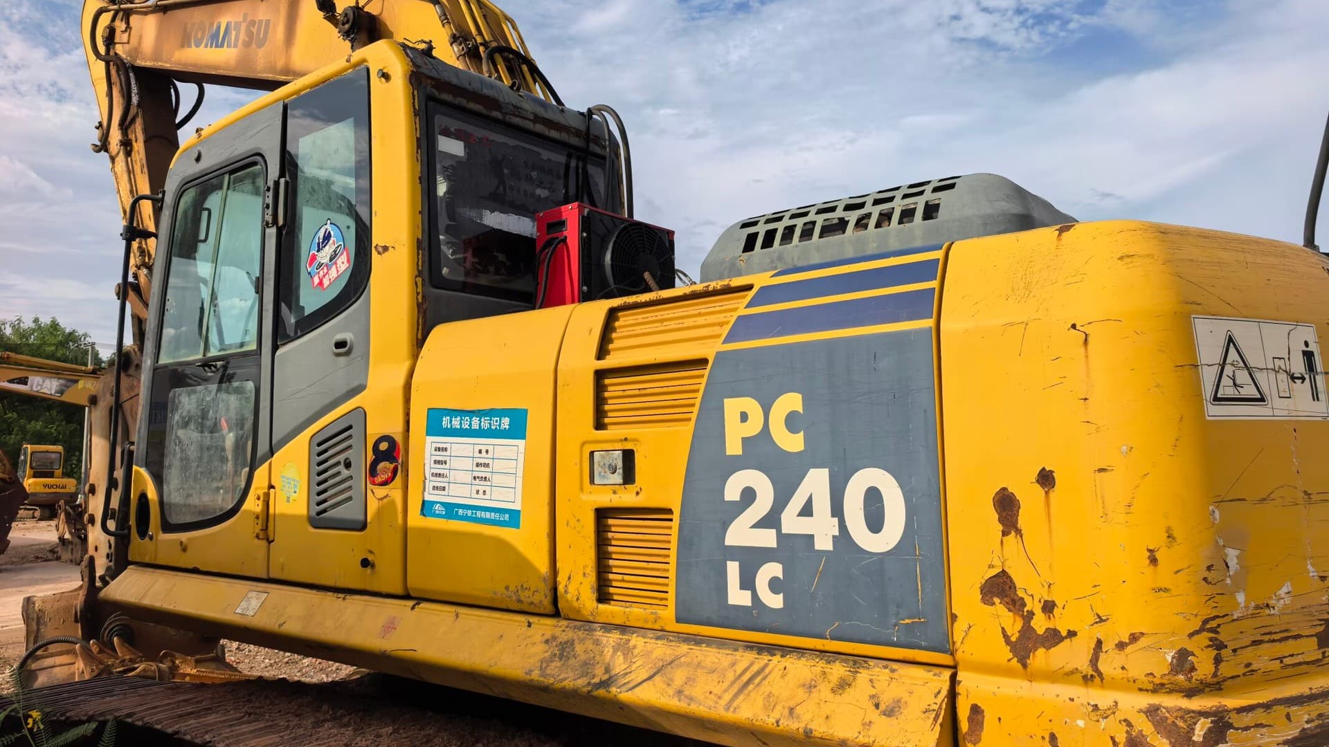 Máy Phá Đá KOMATSU PC 240-8