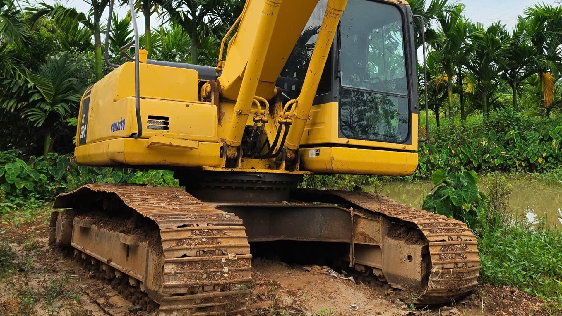 Máy Xúc KOMATSU PC 200-8 MO