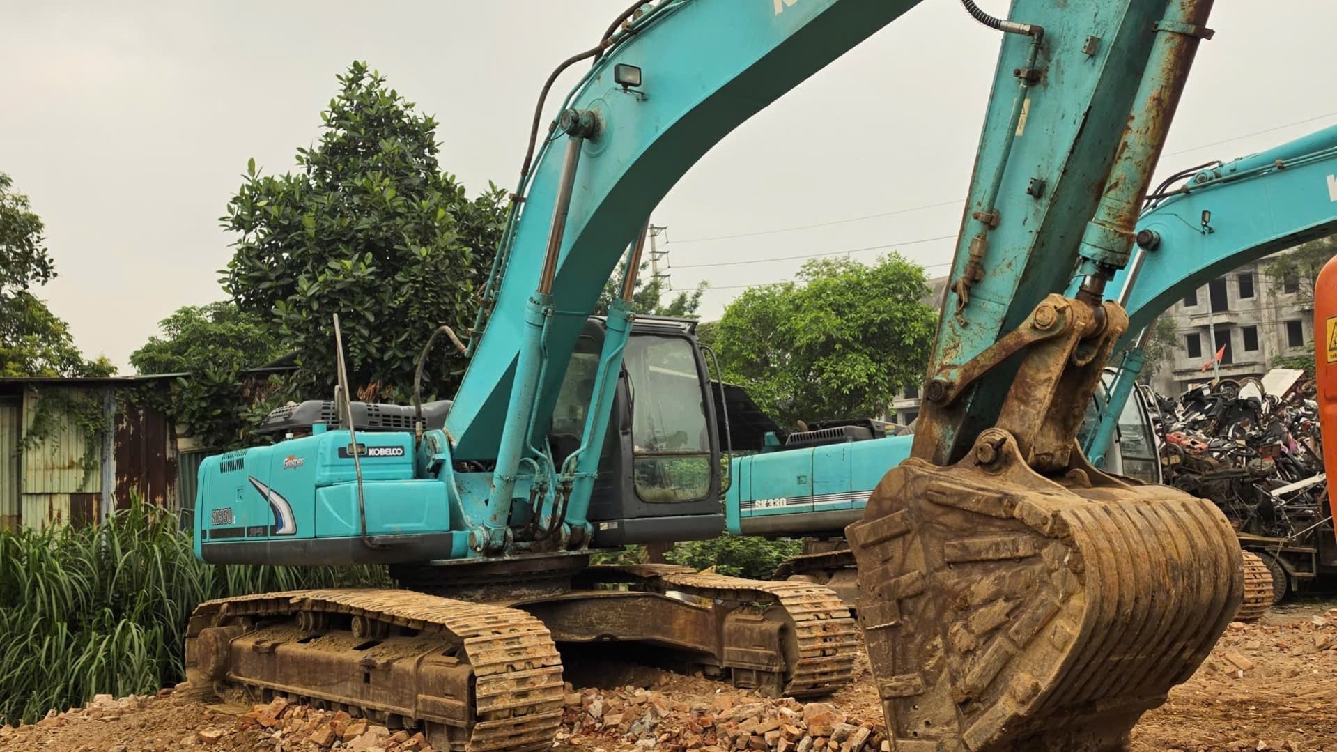 Hitachi Zaxis 350-3 – Dòng Máy Xúc Công Trình Mạnh Mẽ, Bền Bỉ Và Tiết Kiệm Nhiên Liệu